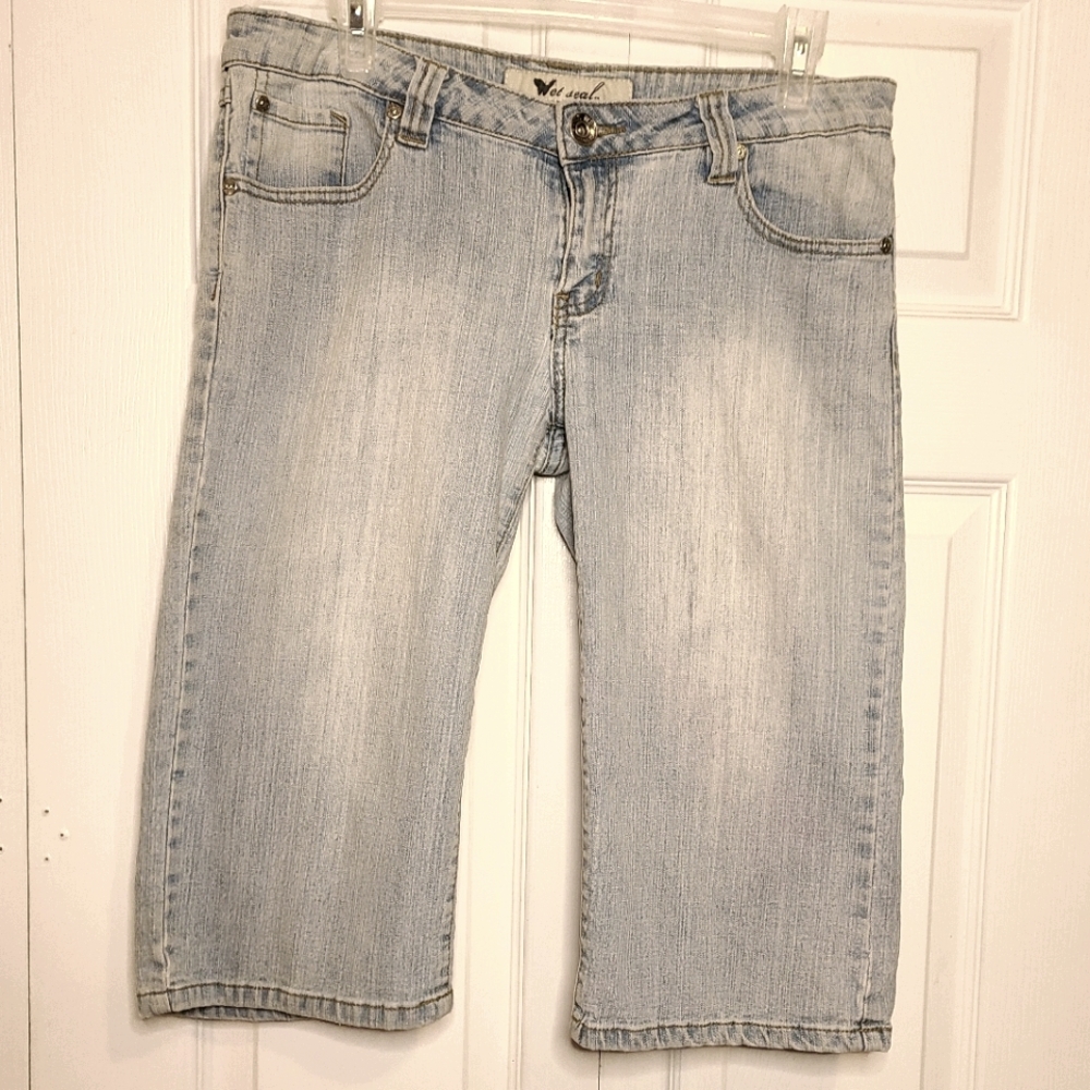 Wet Seal Light Denim Jean Capri size 13